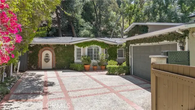 3818 Hayvenhurst Avenue, Encino, CA 91436 - #2