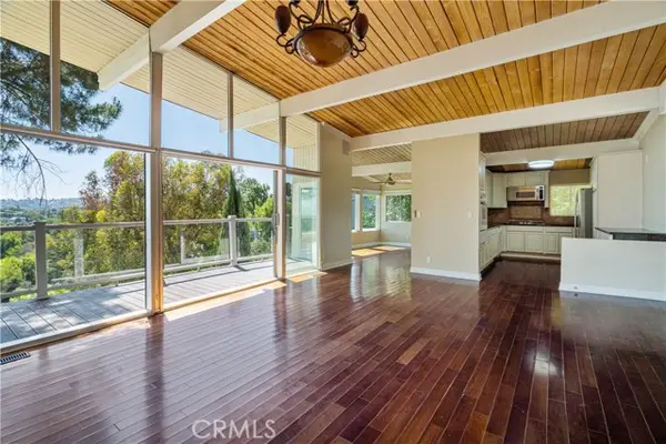 5102 Medina Road, Woodland Hills (los Angeles), CA 91364