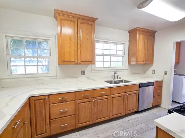 10126 Collett, North Hills, CA 91343 - #3