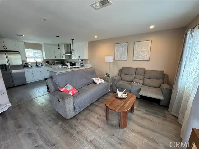 15057 Paddock, San Fernando Valley, CA 91342 - #2