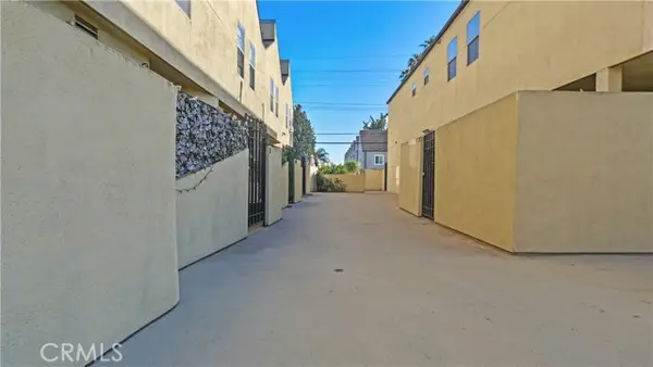 14256 Victory Boulevard #3, Van Nuys (los Angeles), CA 91401