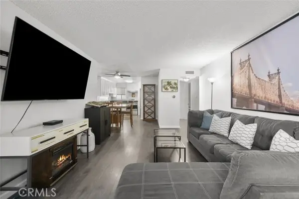 18555 Collins Street #C18, Tarzana (los Angeles), CA 91356