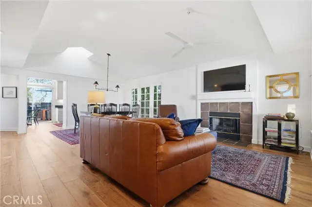 26352 Ivrea, Valencia, CA 91355 - #2