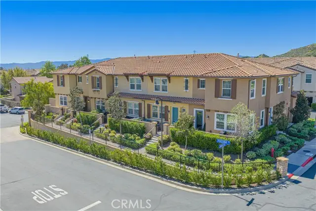 28706 Jardineras Dr, Valencia, CA 91354 - #1