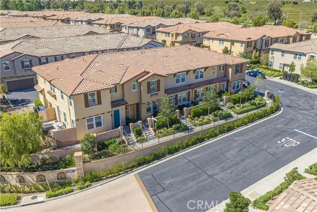 28706 Jardineras Dr, Valencia, CA 91354 - #2