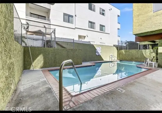 6155 Reseda Blvd #4, Reseda, CA 91335 - #3