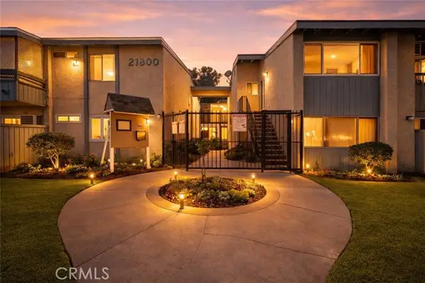 21800 Schoenborn Street #215, Canoga Park (los Angeles), CA 91304