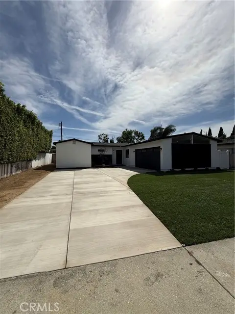 6902 Lasaine Avenue, Los Angeles, CA 91406