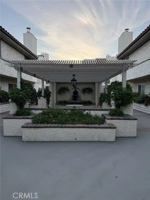 5255 Zelzah Avenue #302, Encino (los Angeles), CA 91316