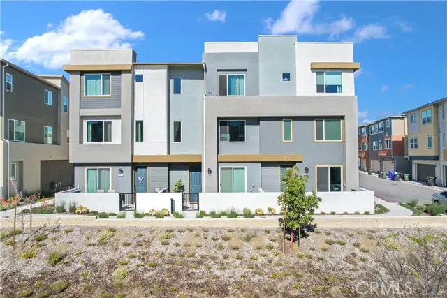 27582 Manzanita, Santa Clarita, CA 91381 - #1