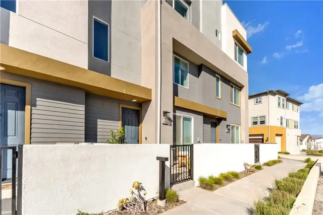 27582 Manzanita, Santa Clarita, CA 91381 - #3