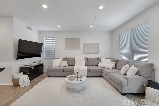 14902 W Navarre, San Fernando Valley, CA 91342 - #2