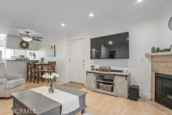 7035 Woodley Avenue #203, Van Nuys (los Angeles), CA 91406