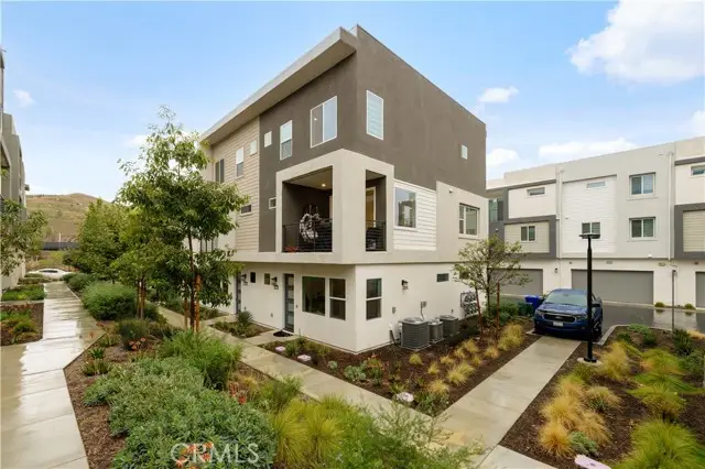 26799 Keystone Loop, Valencia, CA 91381 - #2