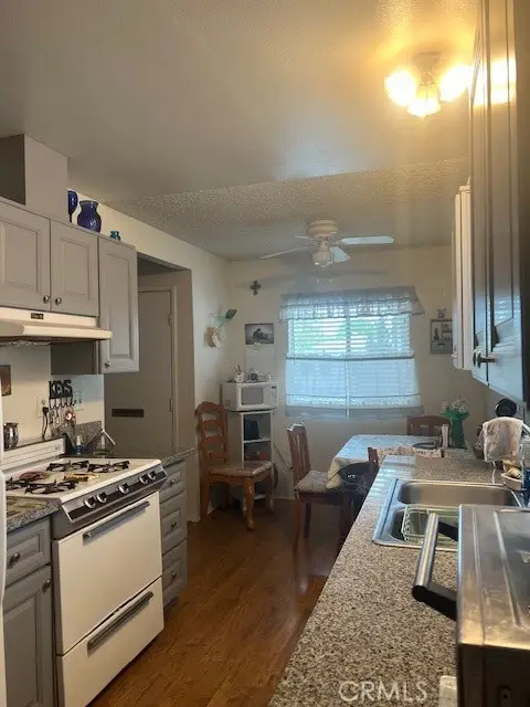 2140 San Bernardo Avenue, Hemet, CA 92545 - #3