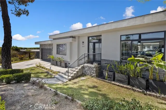 2637 N Mountain Avenue, Claremont, CA 91711 - Image #3