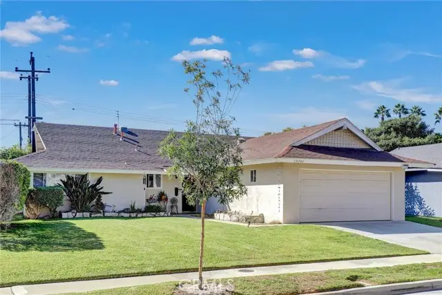 15391 Rushmoor Lane, Huntington Beach, CA 92647 - Image #2
