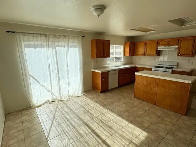 11913 Pepperwood, Victorville, CA 92392 - Image #3