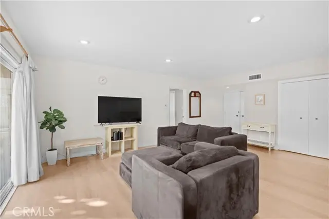 395 S Oakland Avenue #104, Pasadena, CA 91101 - Image #1