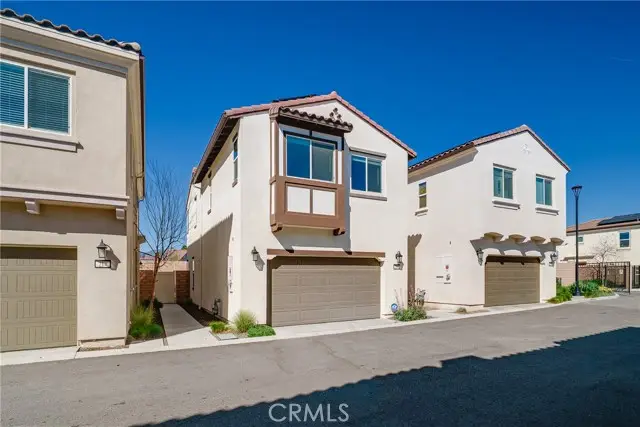 208 Bonita Ln, Rialto, CA 92376 - #3