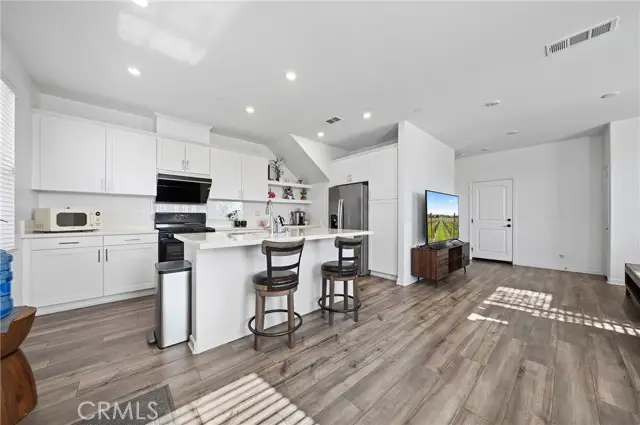 981 W Clover, Rialto, CA 92376 - Image #2