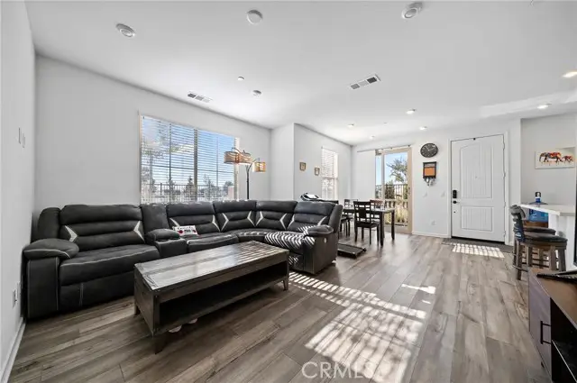 981 W Clover, Rialto, CA 92376 - Image #3