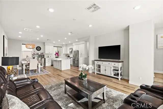 202 Keeper, Irvine, CA 92618 - Image #3