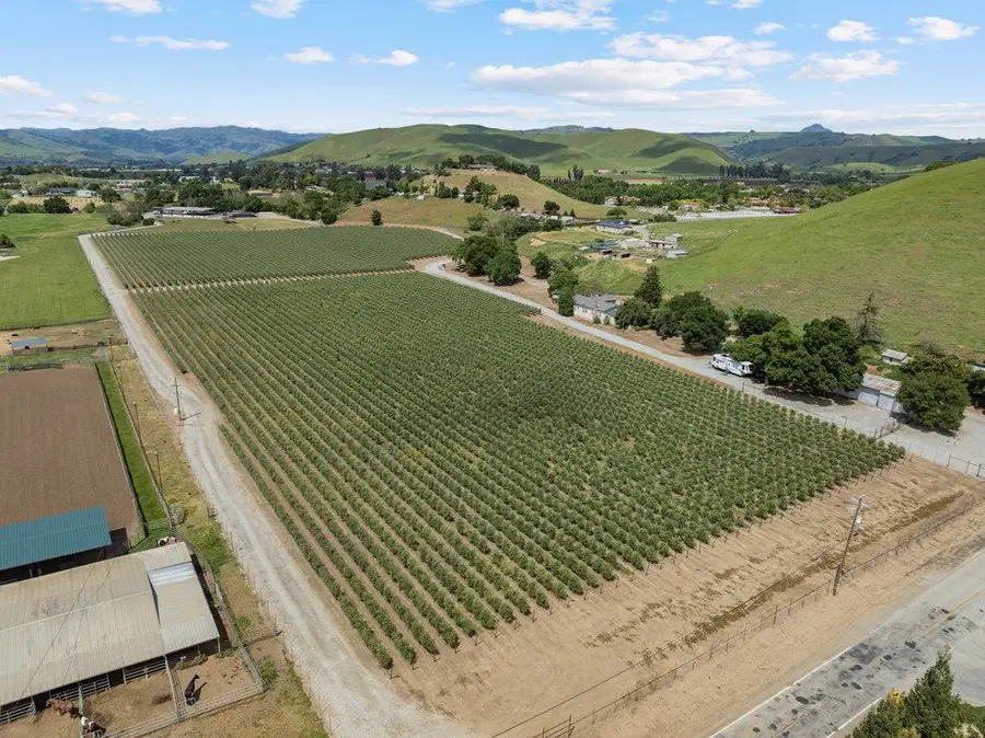 804 Comstock Road, Hollister, CA 95023 - Image #2