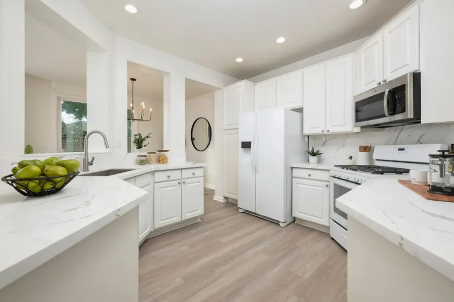 106 Camerota Way, Redwood City, CA 94065 - Image #2