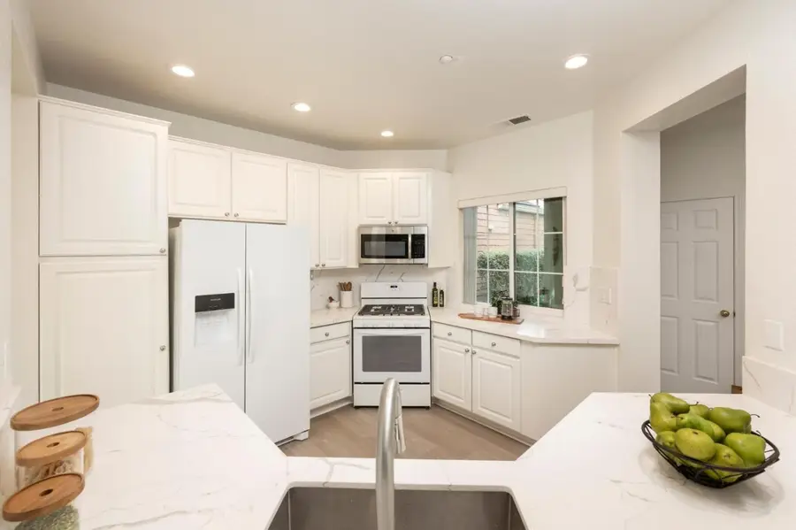 106 Camerota Way, Redwood City, CA 94065 - Image #3