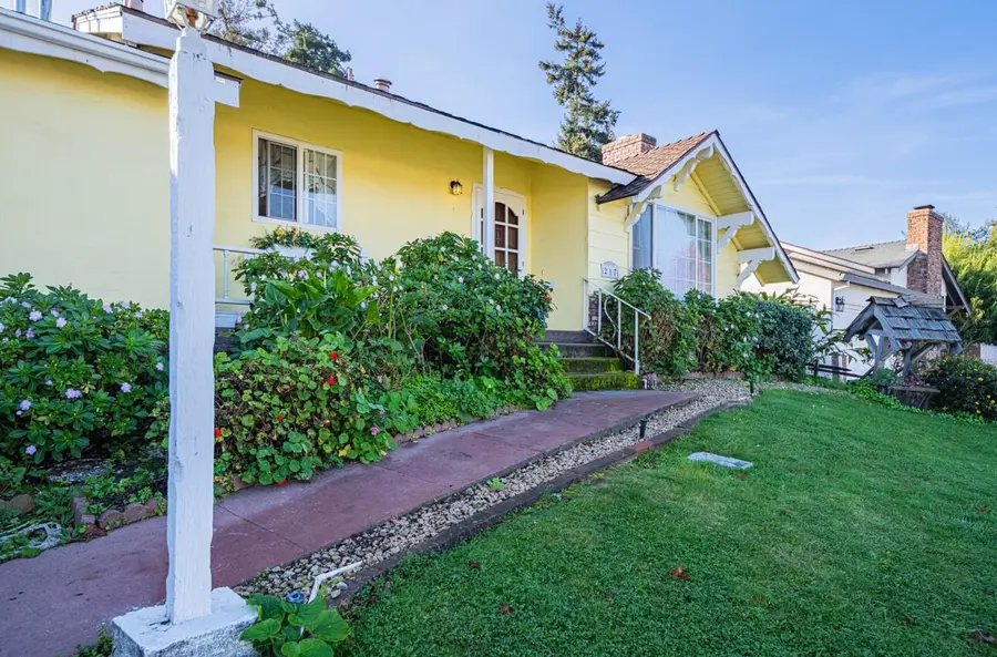 217 Iris Drive, Salinas, CA 93906 - Image #2