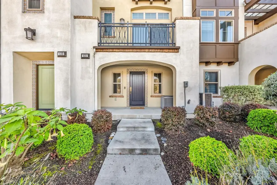 121 Fairchild Drive, Mountain View, CA 94043 - Image #2