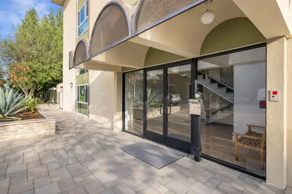 1033 Crestview Drive #216, Mountain View, CA 94040