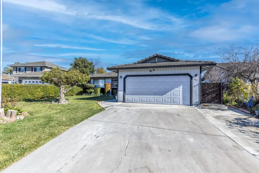581 Arbour Lane, Hollister, CA 95023 - Image #2
