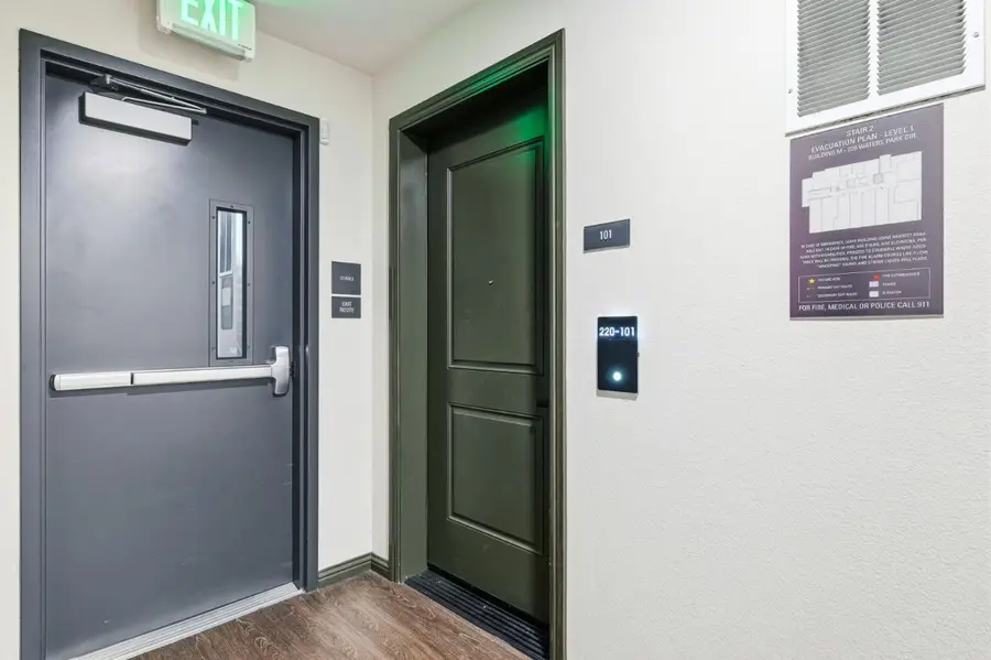 220 Waters Park Circle #101, San Mateo, CA 94403 - #3