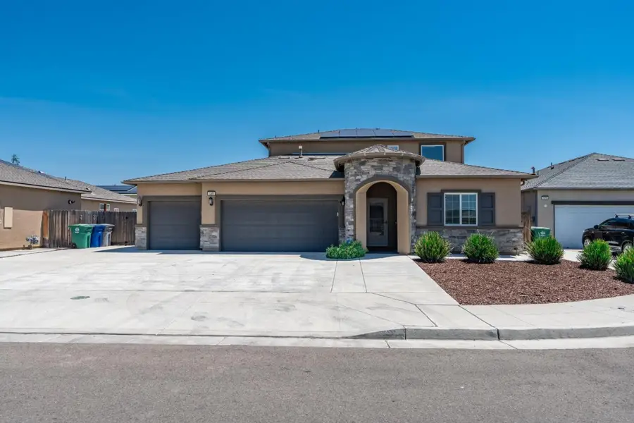 1381 Riverbank Drive, Madera, CA 93637 - #2