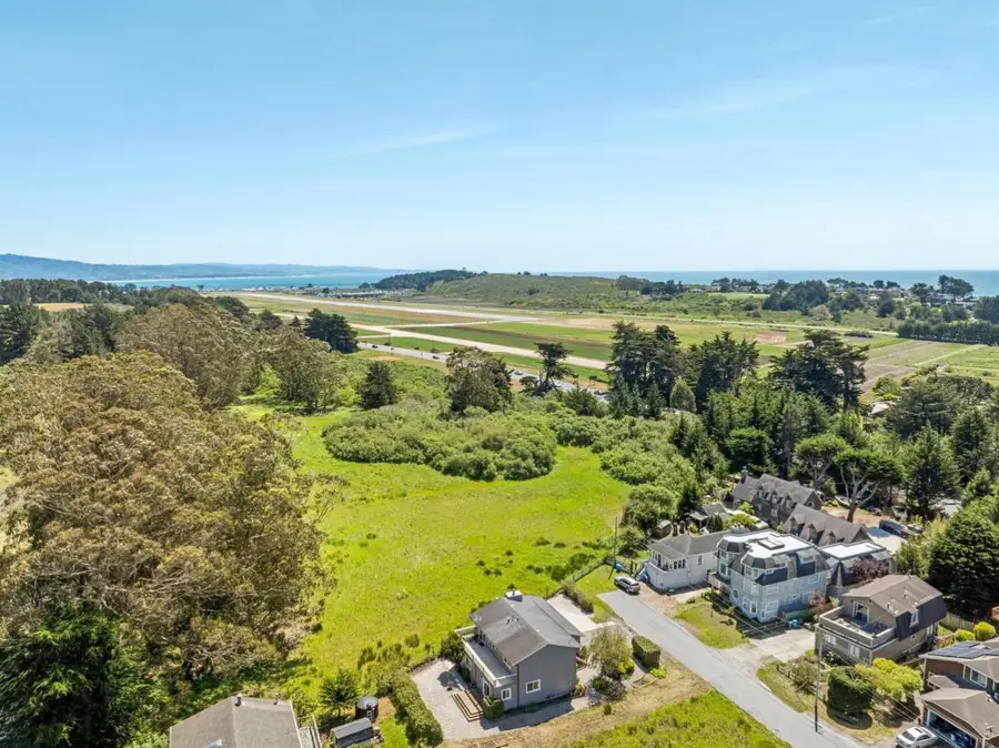 1077 Pearl Avenue, Moss Beach, CA 94038 - #2