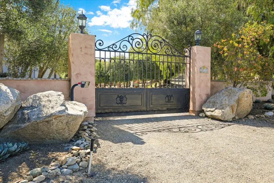 2727 Thomas Road, Hollister, CA 95023 - #2