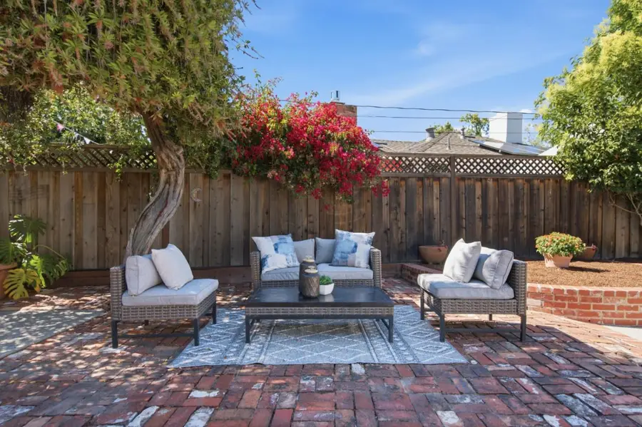 2438 Massachusetts Avenue, Redwood City, CA 94061 - #2