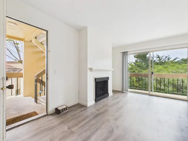 4202 Golden Oaks Lane #4202, Monterey, CA 93940