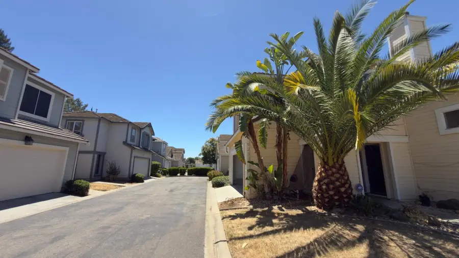 9233 Laguna Pointe, Elk Grove, CA 95758 - #2
