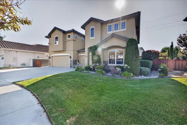15 Victoria Circle, Salinas, CA 93906