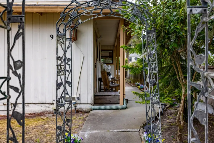 917 Fountain Avenue, Pacific Grove, CA 93950 - #2