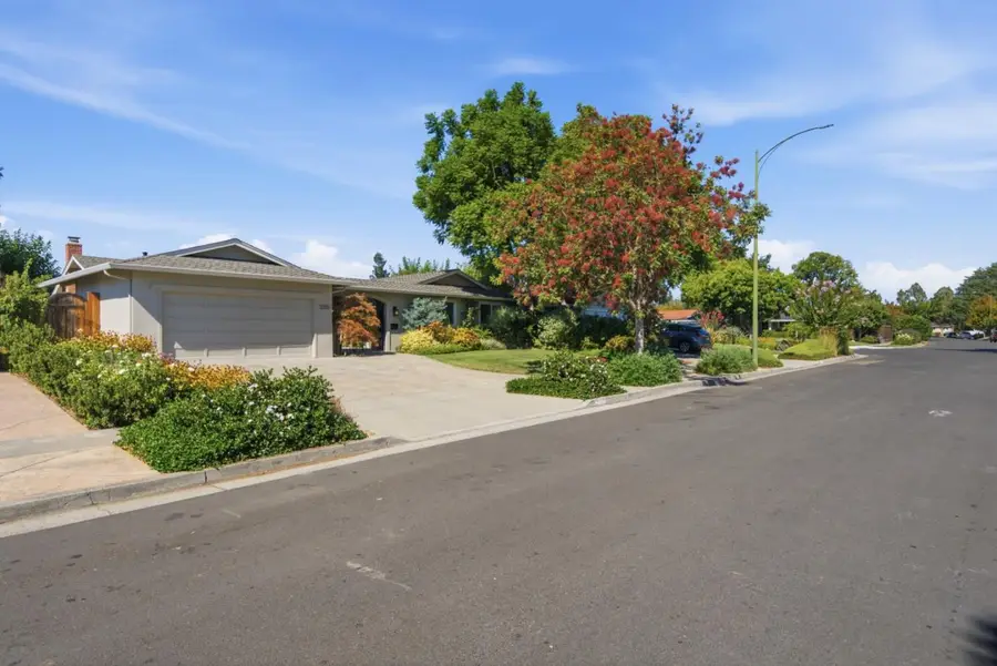 2215 Constitution Drive, San Jose, CA 95124 - #2