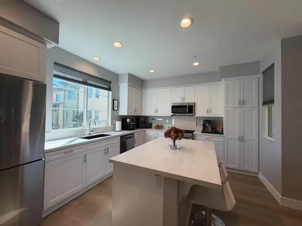 641 Savi Drive #104, Corona, CA 92878