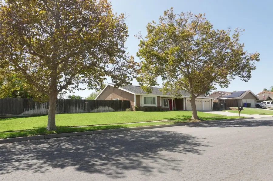 2108 N Apple Avenue, Rialto, CA 92377 - #2