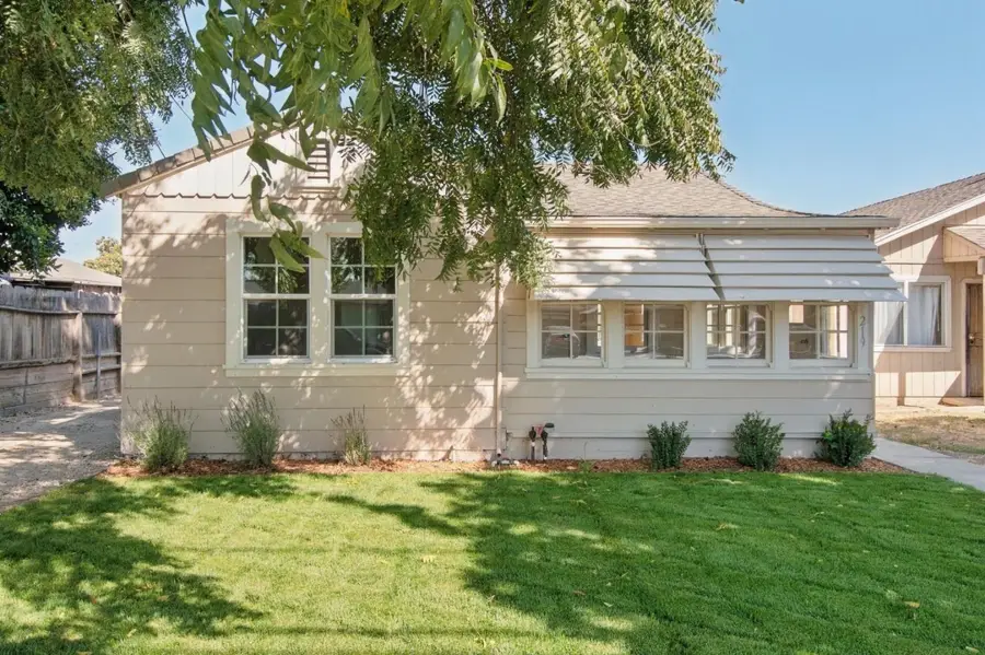 219 Line Street, Hollister, CA 95023 - #2