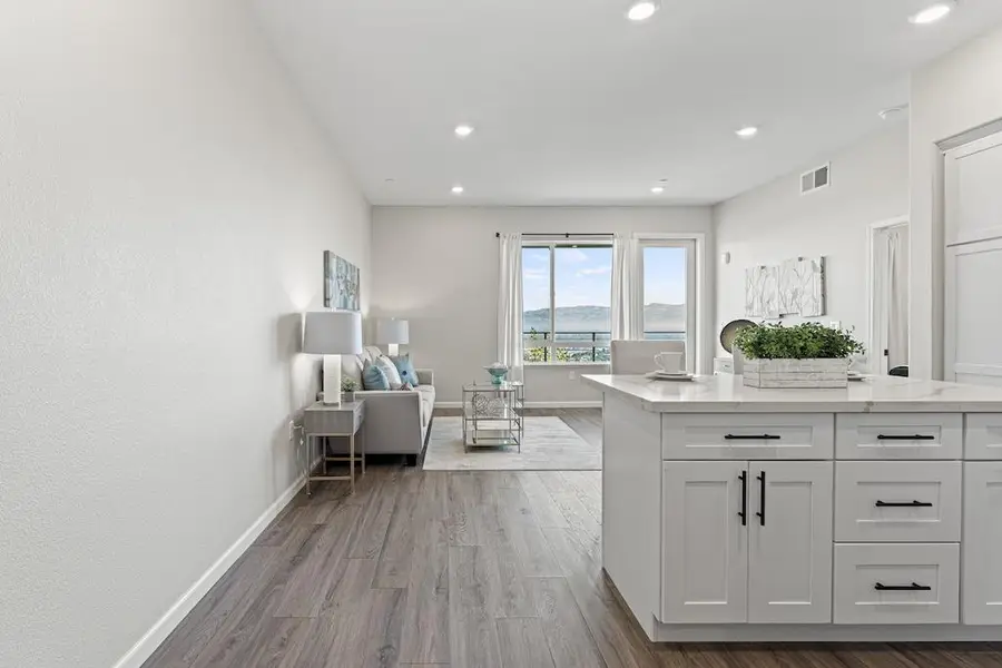 382 Llano De Los Robles Avenue #7, San Jose, CA 95136 - #2