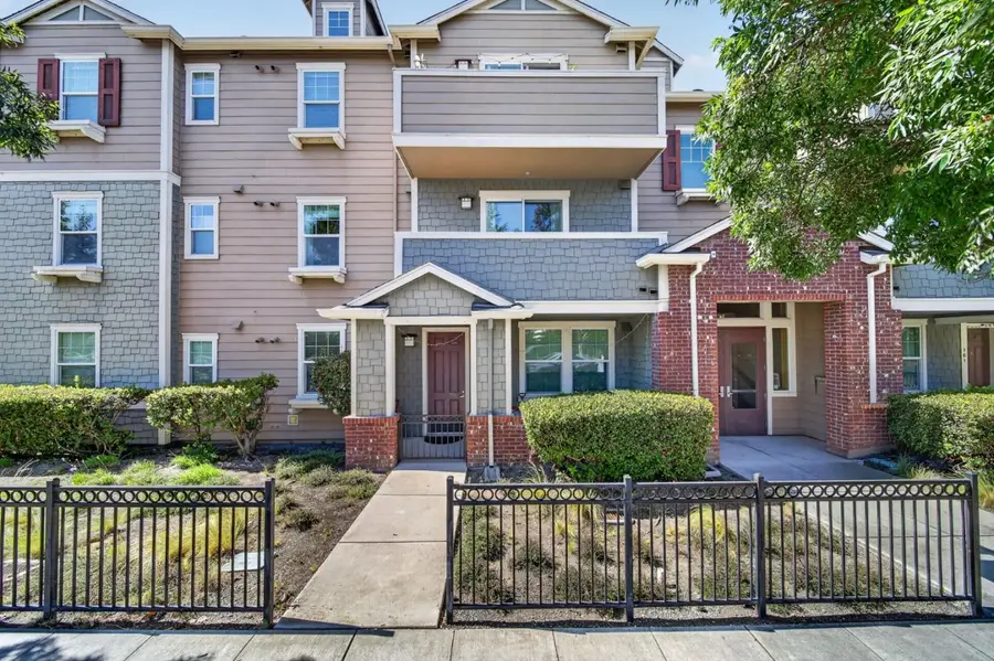 1033 Scotia Terrace #202, Sunnyvale, CA 94089 - #2