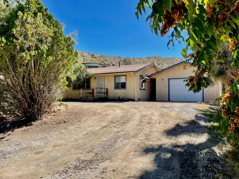 57425 Navajo Trail, Yucca Valley, CA 92284 BHGRE